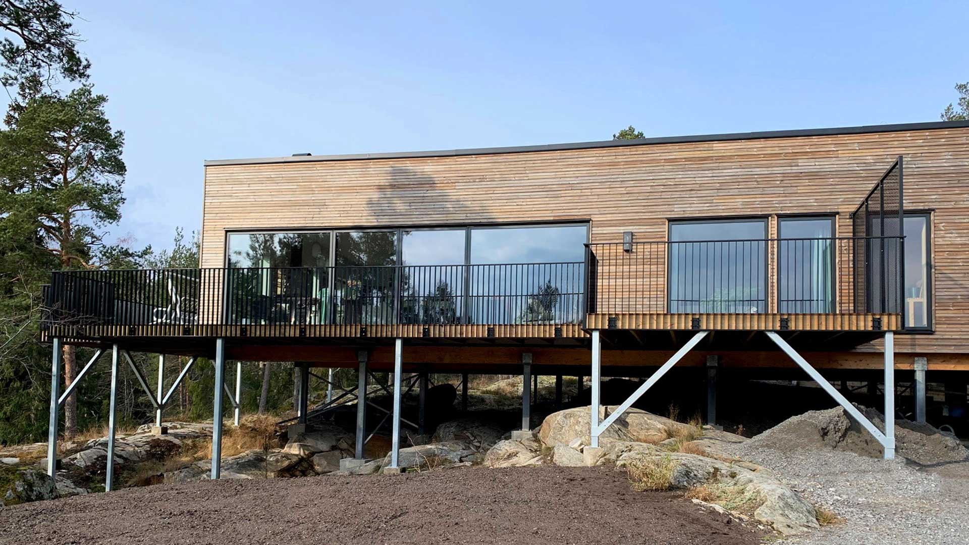 Modern aluminum railing solutions in a private housing project in Sweden