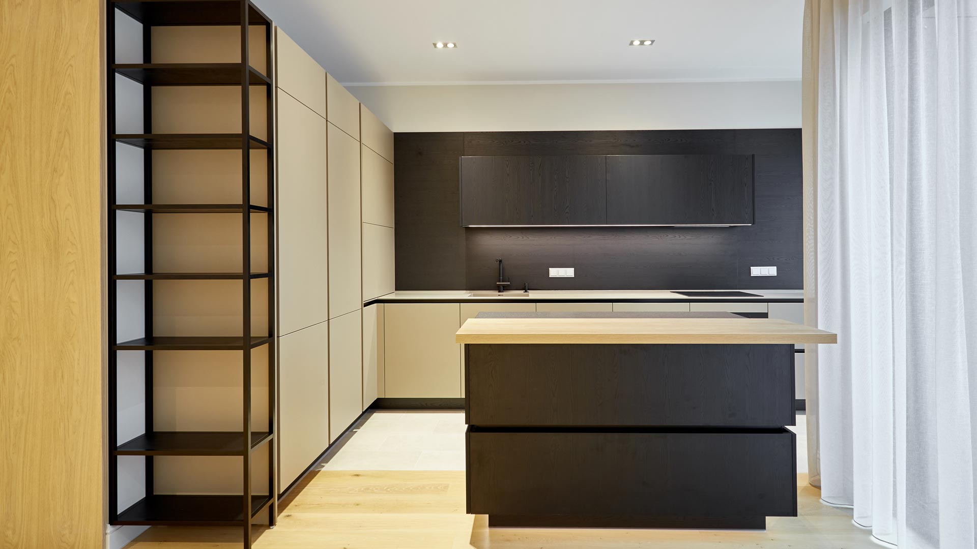 Получившая признание экспертов первоклассного дизайна кухня RIPO в доме премиум-класса Club Central Residence II